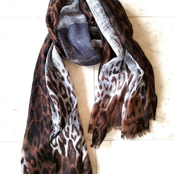 Nwot Large scarf shawl animal print Charlie Paige - Picture 3 of 4